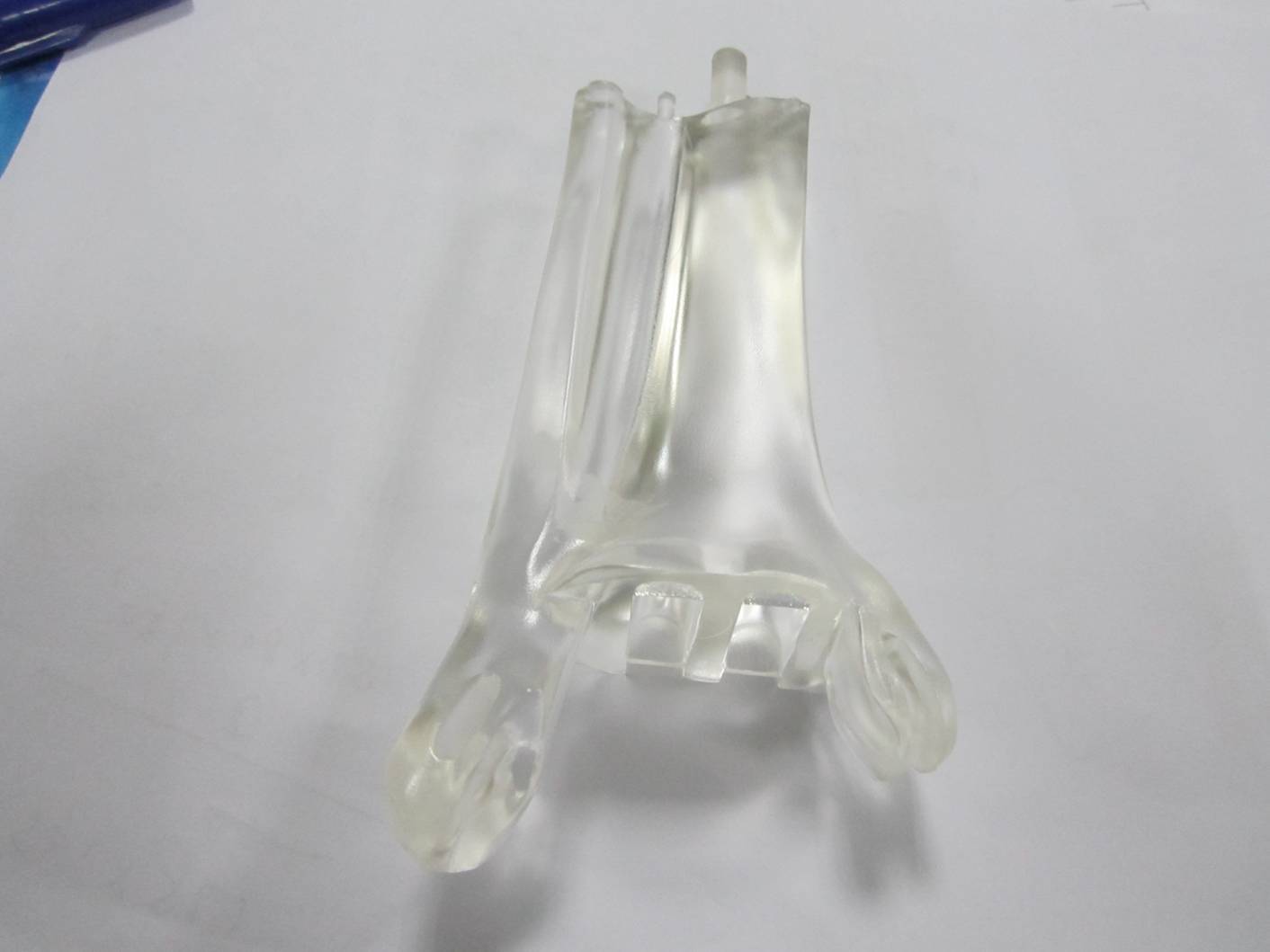 致天講解：水晶ab膠固化后看到固化塊里面有一絲絲的現(xiàn)象什么原因？